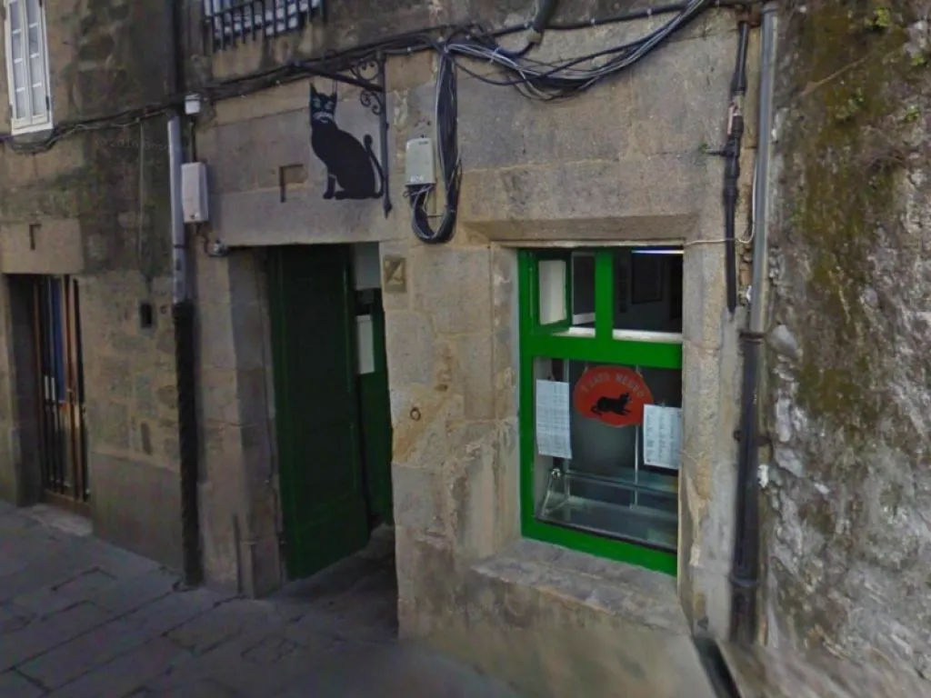 Fachada de O Gato Negro en Santiago de Compostela